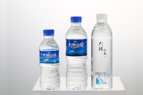 大理山泉温馨提示矿泉水打开之后，多久就不能喝了呢？